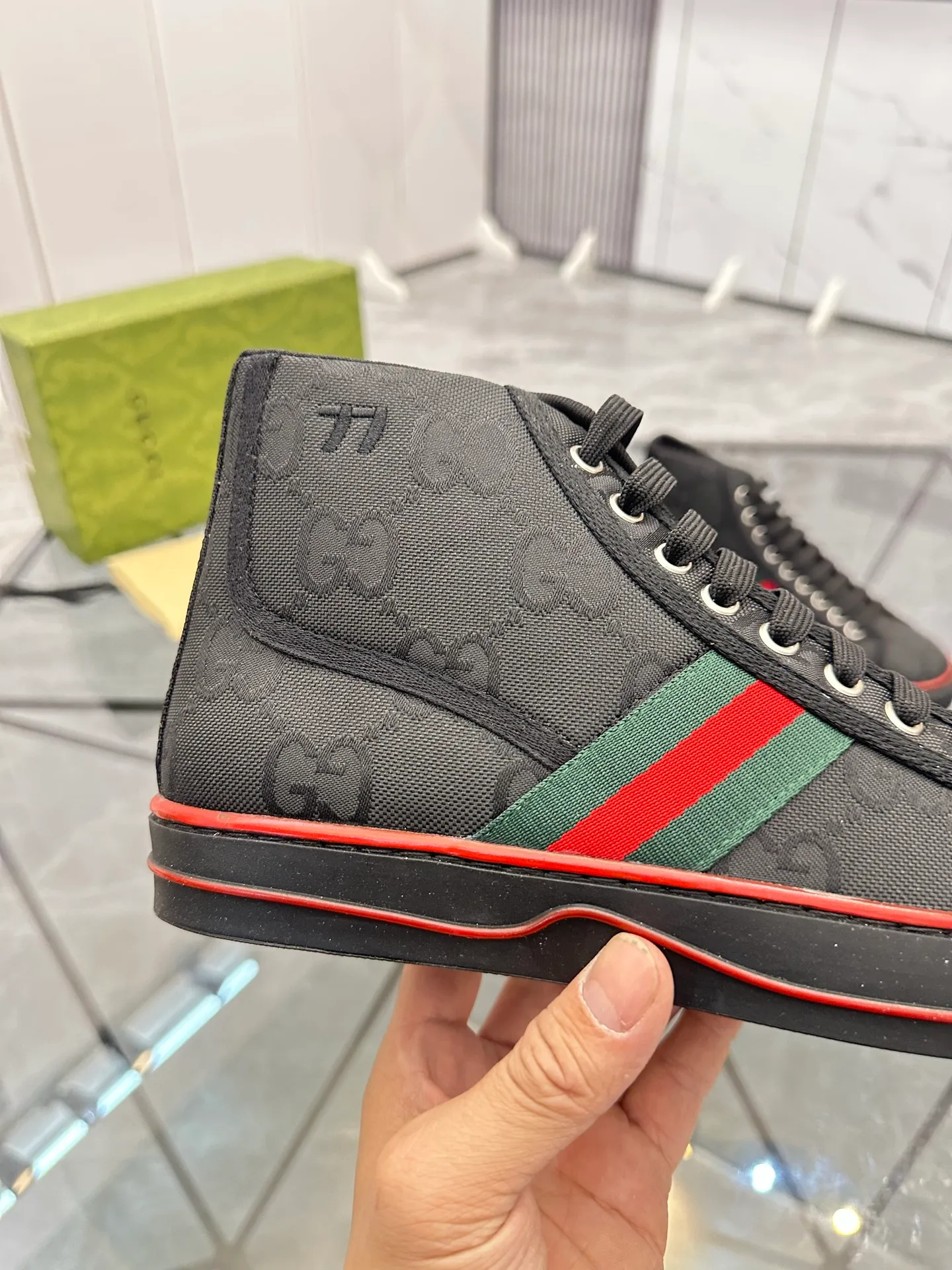 Men's shoes: 💰P420¥ Product trademark: Gucci* "Gucci*" high-top casual shoes Regular size: 38-44 (can be customized to 45.46.) Product materials: Original material from the upper counter, breathable lining, original outsole. Number: 661